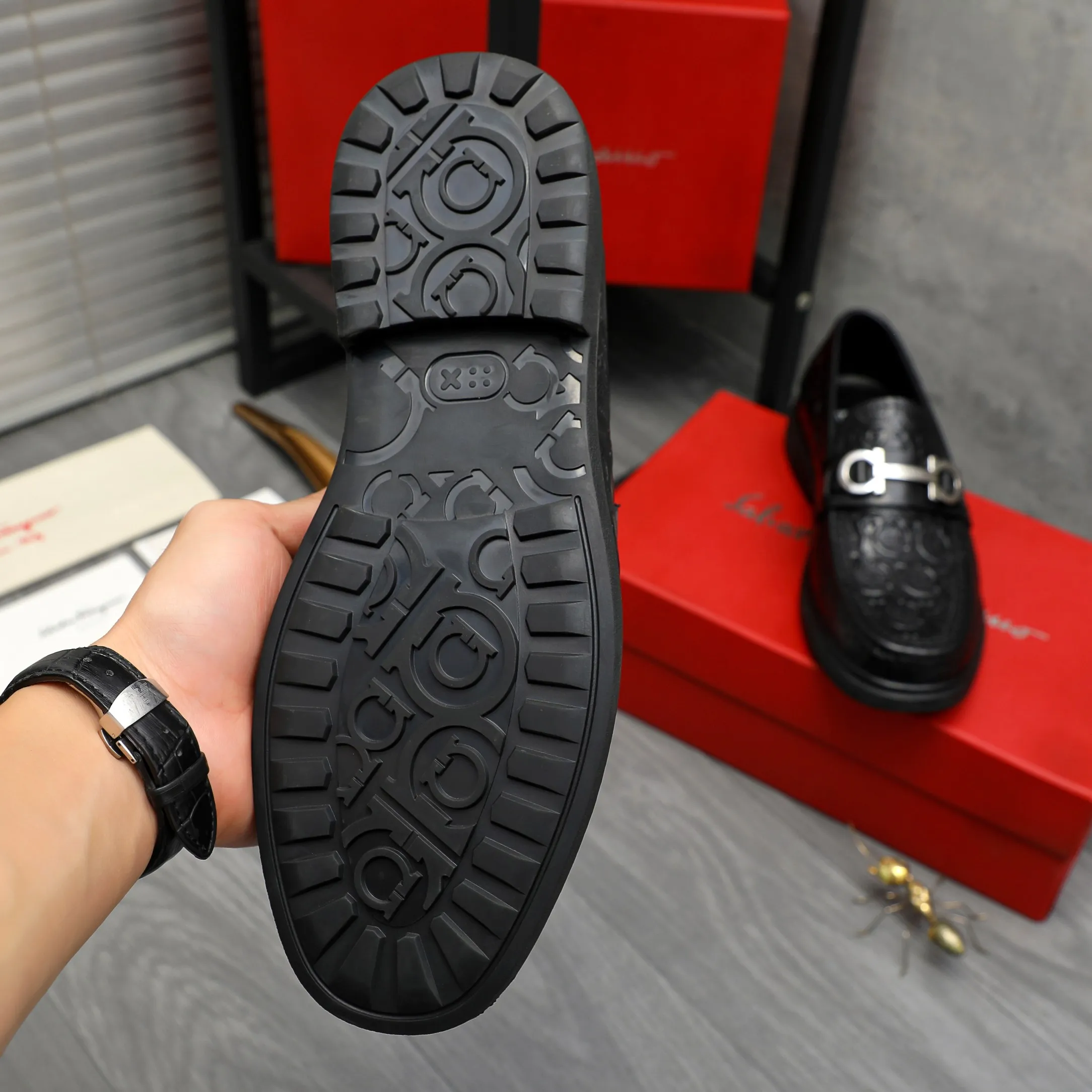 Men's shoes 💰p460 Product trademark: Ferragamo " Ferragamo ] Business slip-on leather shoes Regular size: 38-45 Product material: Selected embossed cowhide upper, cowhide lining, rubber outsole